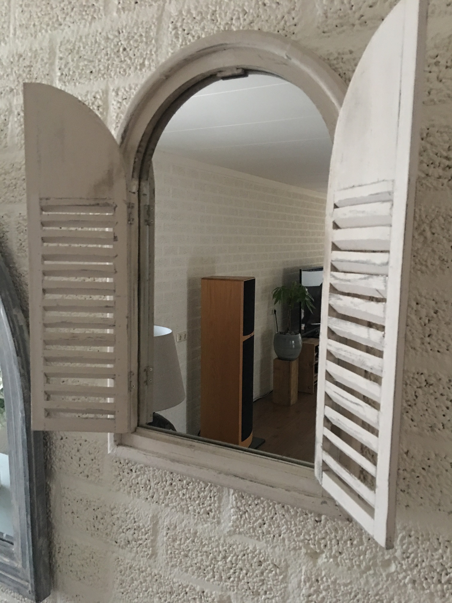 Spiegel mit Holzrahmen und Türen - indischer Stil